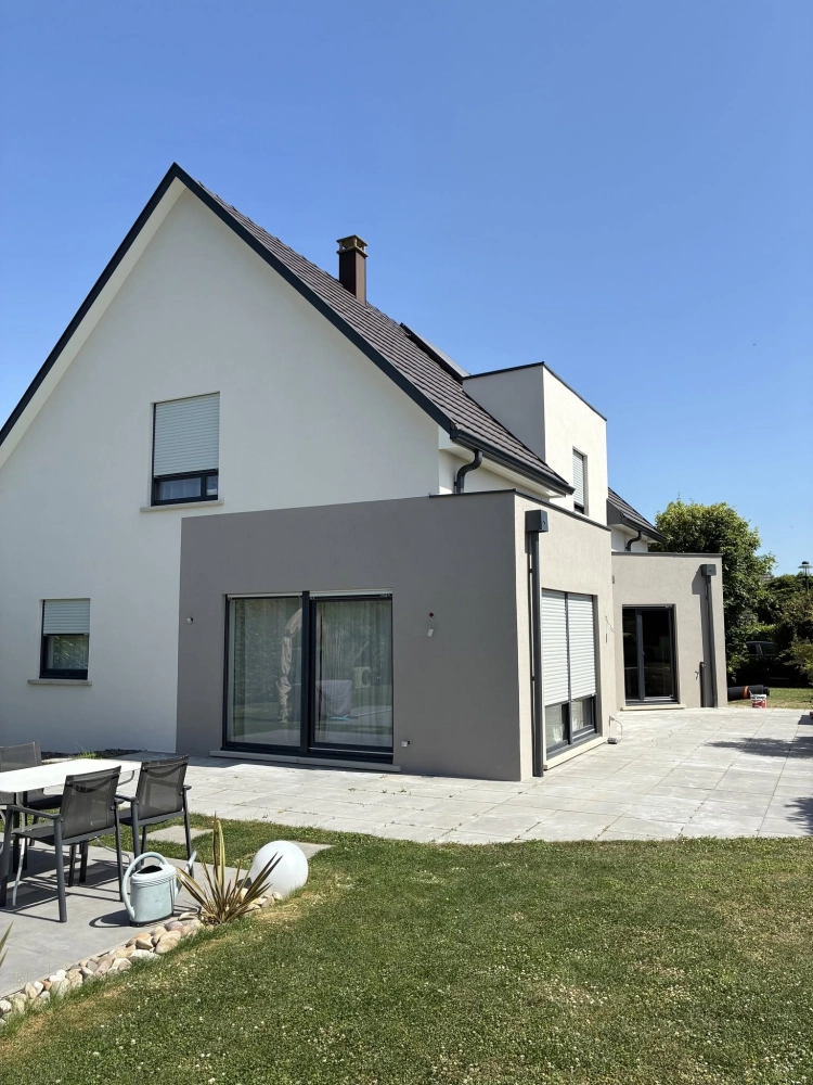 Ravalement de façade en crépi STO