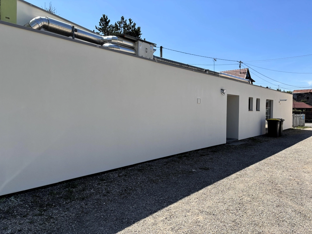 Ravalement de façade du Relais Petite Enfance de Herrlisheim  en peinture STO Color Lotusan